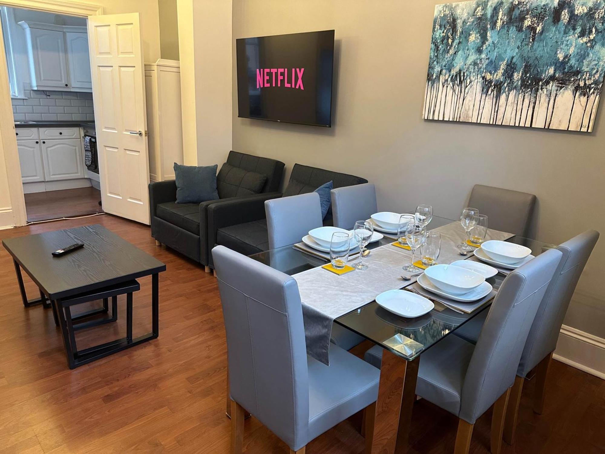 Hyde Brewery House - 2 Bedroom House With Parking Holiday home *