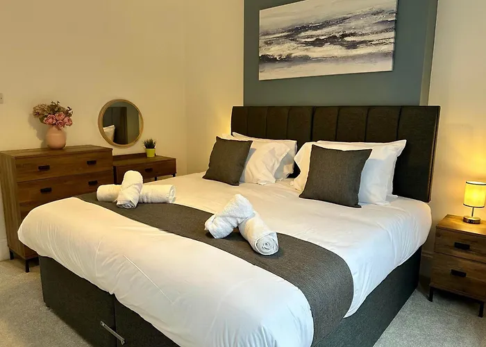 Hyde Brewery House - 2 Bedroom House With Parking